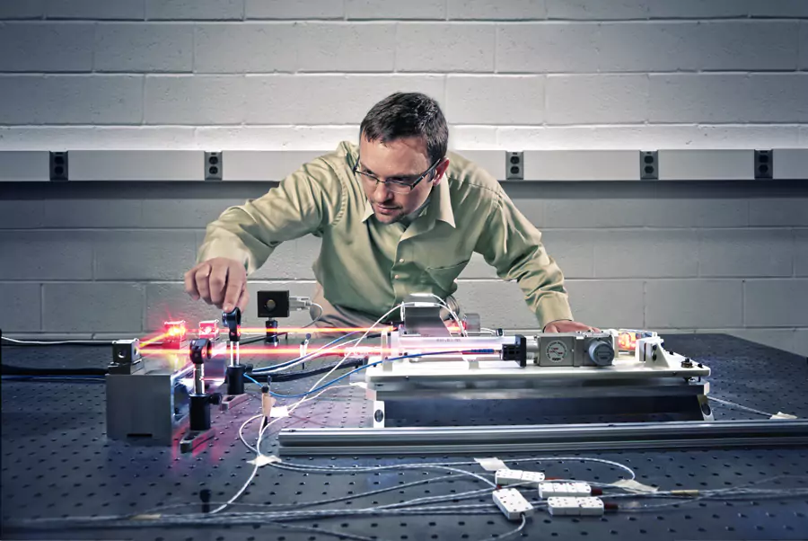 Displacement measuring interferometry